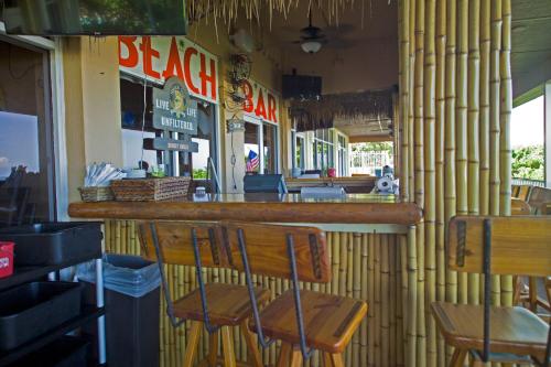 Breathtaking Sunsets @ This Beachfront Beauty On-Site Restaurant/Tiki Bar - image 17