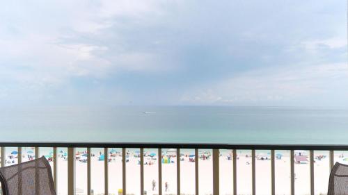 Beachfront 1 Bed w/ On Site Tiki Bar/Restaurant! - main image