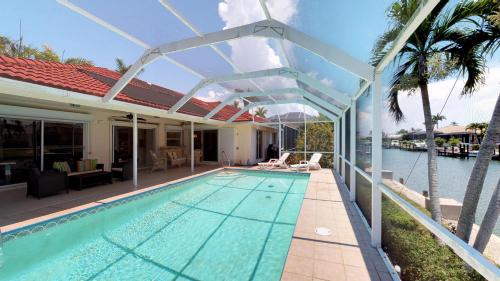Desirable Southern Exposure at Waterfront Home Close to Beach! - image 4