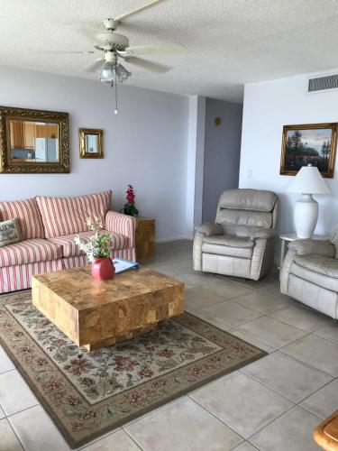 Location Location!! Free Beach Access!! - image 5