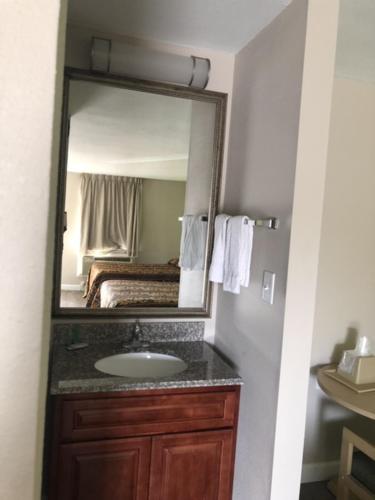 Flamingo Beach Inn – Biloxi, MS