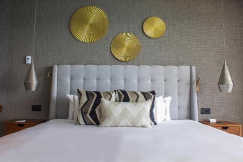 2 bedrooms, 4 beds