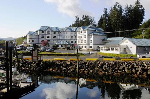 Quarterdeck Inn Port Hardy