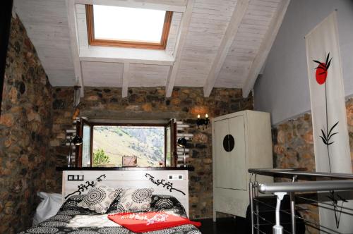 One-Bedroom House Plus Sofa Bed with Mountain View
