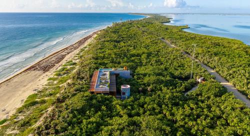 Beachfront Villa in the middle of jungle!