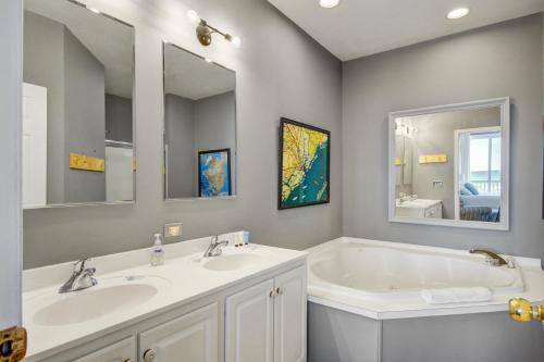 Seaside Condo 101 - image 11