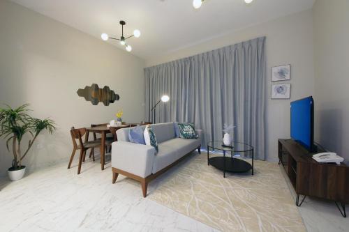 Signature Holiday Homes- Brand New - 1BHK ApartmentMAG 5 Boulevard 515 Dubai - image 5