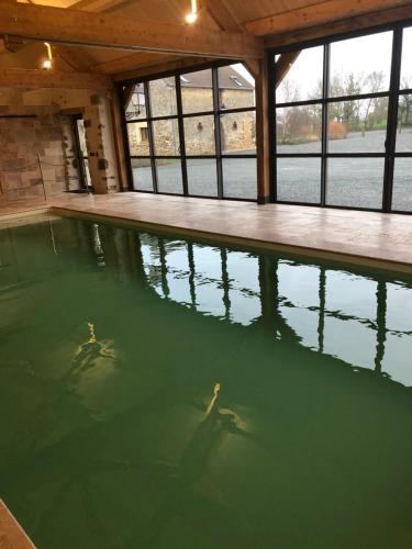 MAISON DE VACANCES AVEC PISCINE INTERIEURE - Le Grand Champagne