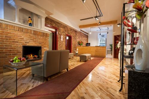 ล็อบบี้, โรงแรมการ์ติเย เด สเปคตาเคิล (Hotel Quartier des Spectacles) near มหาวิทยาลัยแม็กกิลล์