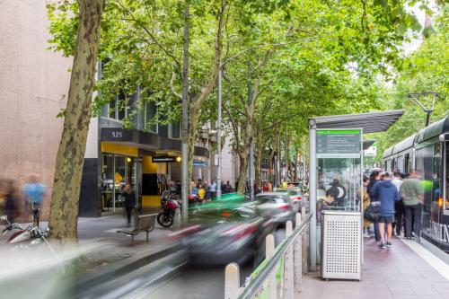 Tram Stop 5 - Stylish 2 Bedroom in downtown Melbourne