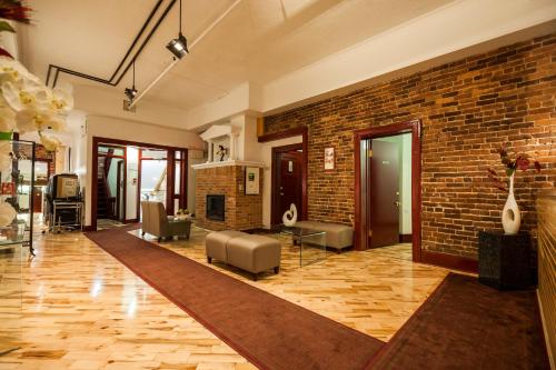 ล็อบบี้, โรงแรมการ์ติเย เด สเปคตาเคิล (Hotel Quartier des Spectacles) near มหาวิทยาลัยแม็กกิลล์