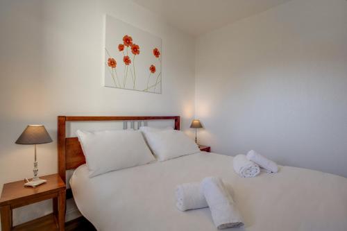 2 bedrooms, 4 beds