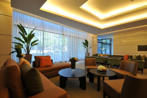 Előcsarnok, Zenda Suites in Tajnan