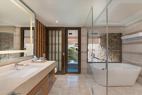 Henann Lagoon Resort photo 3