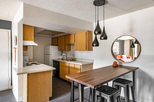 WanderJaunt - Holker - 1BR - North Phoenix - image 8