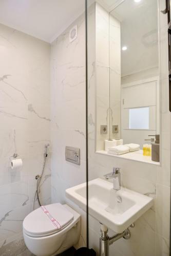 Standard Double Room image 3