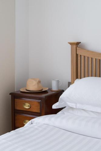 Clanricarde Gardens IIby Onefinestay
