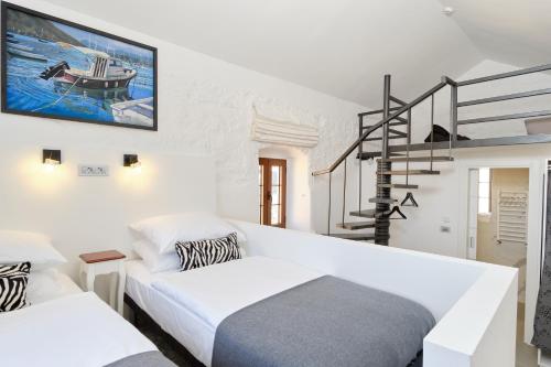 Deluxe Double Room image 6