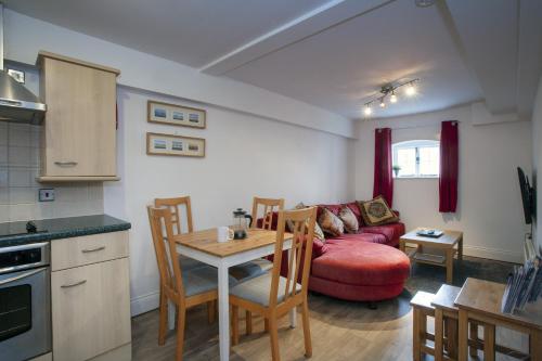 The Maltings - Cosy Apartment Just Outside Of City Centre, , Kent