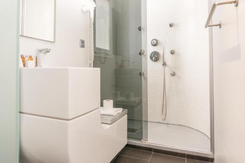 Town Hall Apartments - image 13