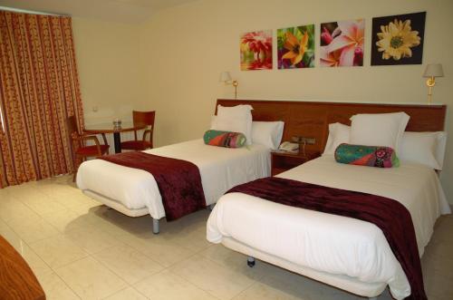 Hotel Suís (Hotel Suis) in Szent Celoni