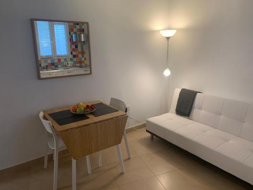 One-Bedroom Apartment image 5