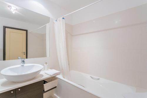 FLH Funchal Balcony Apartment with Sea View 2