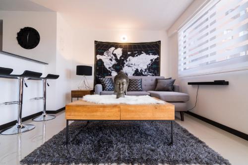 3/2 La Vega Modern & Chic W/Pool By NOMAD GURU