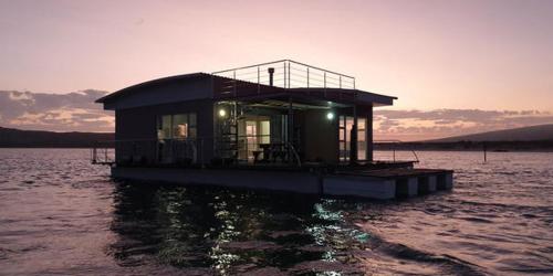 Widok z zewnątrz, Kraalbaai Lifestyle House Boats in Langebaan