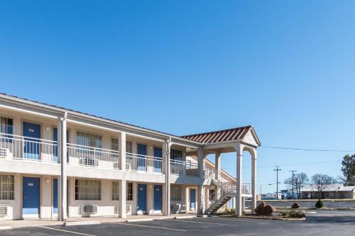 Motel 6-Stephenville, TX