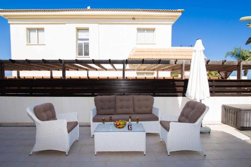 Three-Bedroom Villa image 9