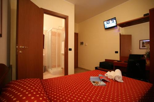 room detail thumbnail 2