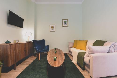 Neoclassical Apartment near Acropolis - LivingStone Crystal, Atény