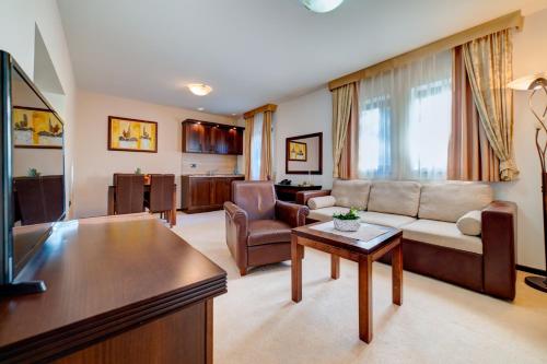 One-Bedroom Apartment with Balcony