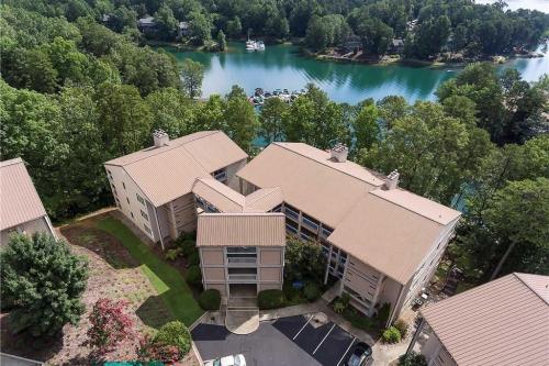 Lake Keowee Condo with Views and Pools and Marina!