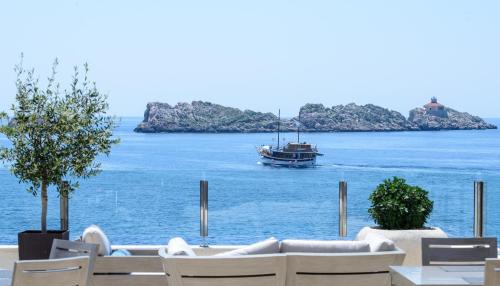 . Royal Ariston Hotel
