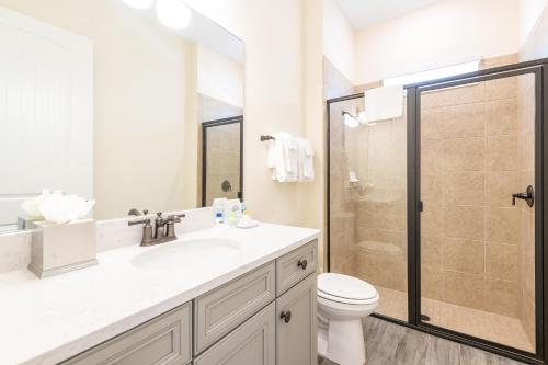 Stately Cottage with Hotel Amenities Near Disney at Margaritaville 8061KD - image 3