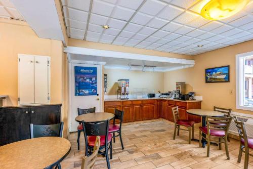 Econo Lodge Beach And Boardwalk - 레스토랑