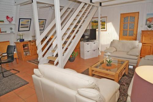 Zeltdachhaus mit TV im Schlafzimme - image 8