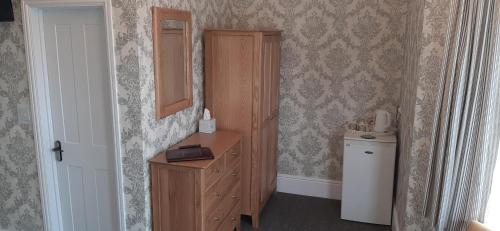 Brooke House - image 7