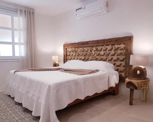 1 queen bed, 1 sofa bed