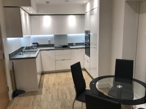 One Bedroom Apartment At Luton Park-away Station