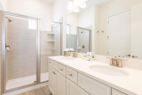 Beachy Cottage with Hotel Amenities Near Disney at Margaritaville 8039Su - main image