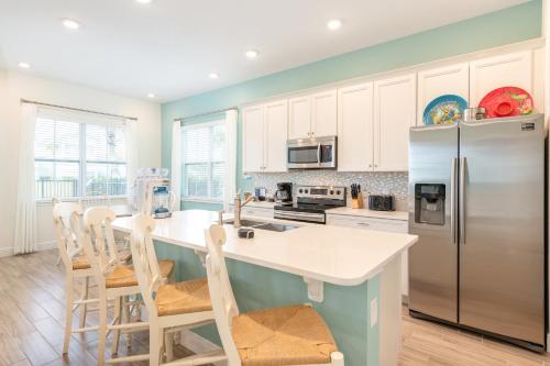 Beachy Cottage with Hotel Amenities Near Disney at Margaritaville 8039Su - image 5