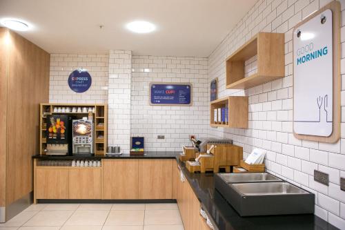 Holiday Inn Express Hull City Centre an IHG Hotel - image 7