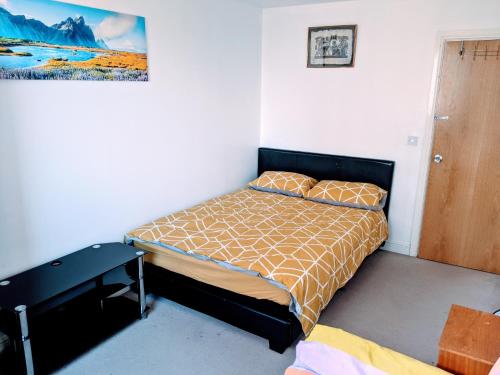 Comfy Double Bedroom In Liverpool With Free Parking & Wifi