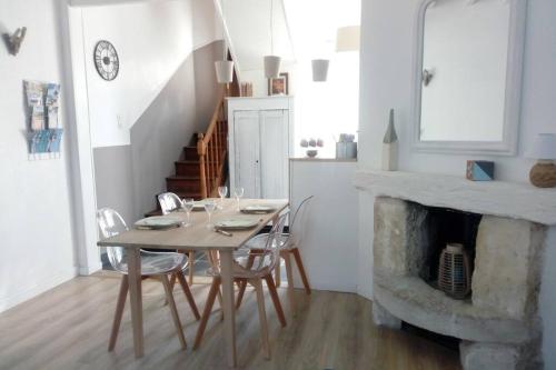 Charmante Maison et sa Cour Anglaise gîte à louer Mesnil-Sterling