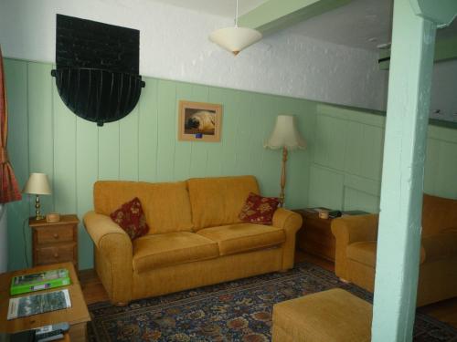 Brackenborough Hall Coach House - Saddle Room - image 2