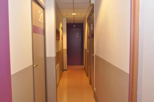 Hotel Lux - image 6
