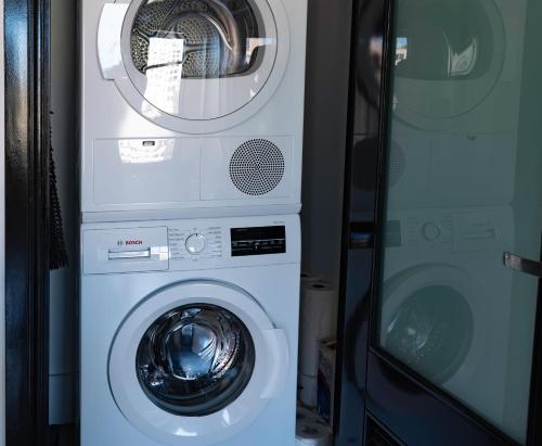 Urban Loft Apartment - image 2